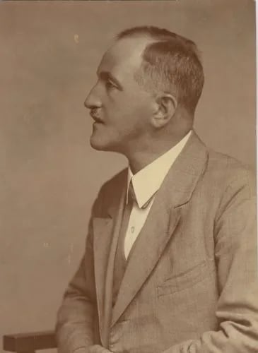 Portrait of Oskar Dev (1868–1932) – memorial page