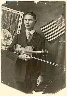 Portrait of Eck Robertson (1887–1975) – memorial page