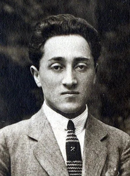 Portrait of Hilal Munschi (1899–1994) – memorial page