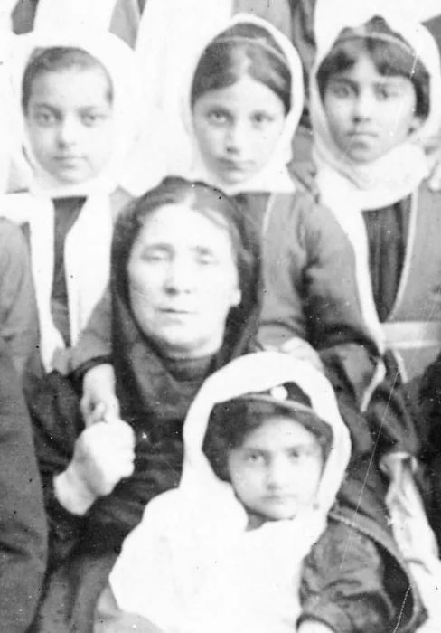 Porträt von Hänifä Mälikova-Abayeva (1856–1929) – Gedenkseite