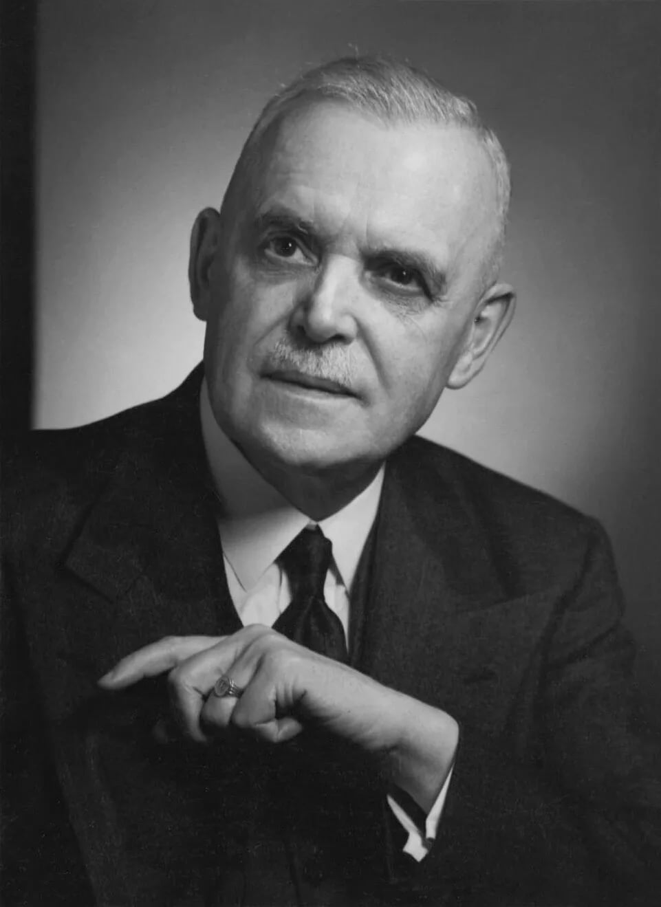 Porträt von Louis Saint-Laurent (1882–1973) – Gedenkseite