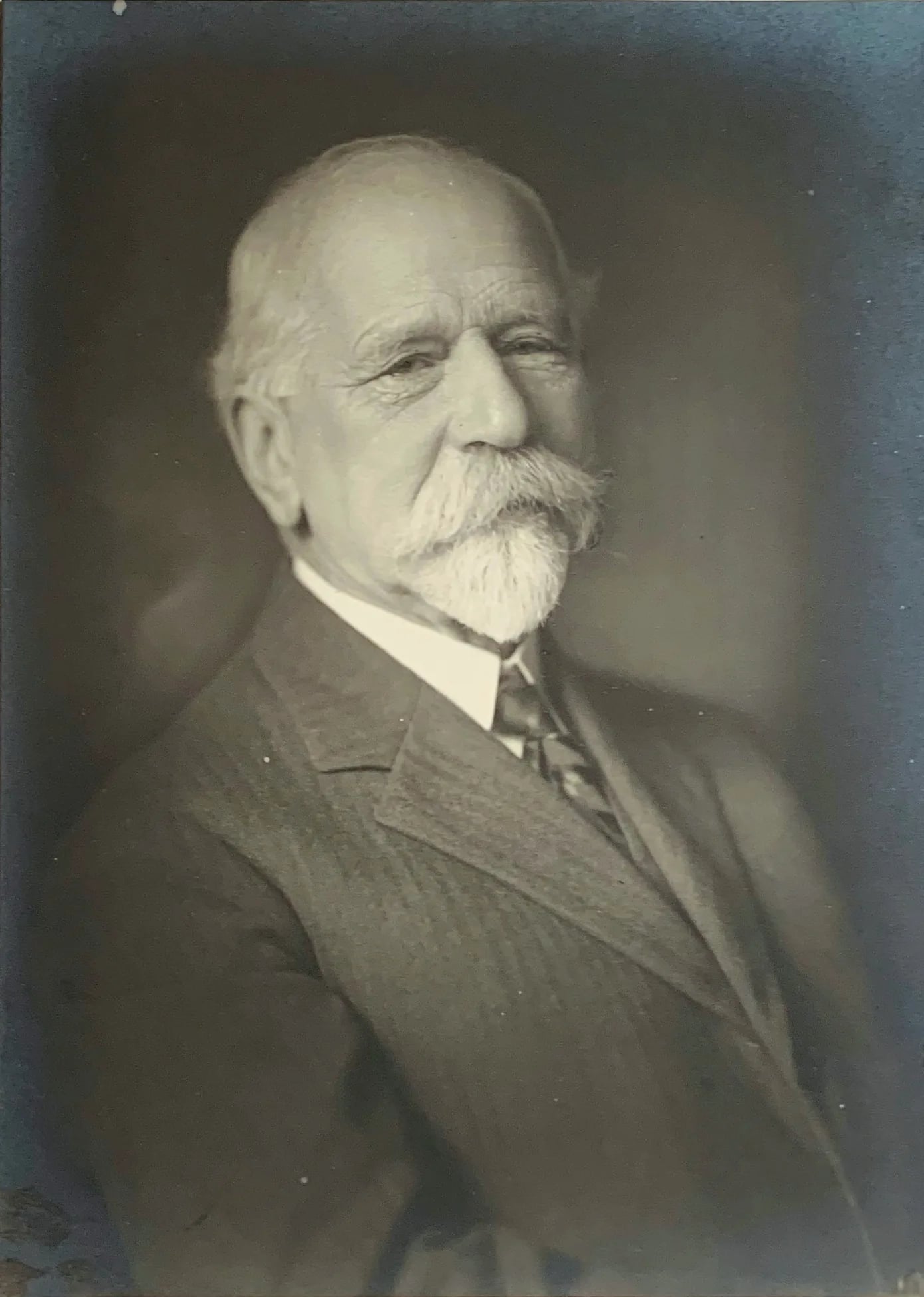 Portrait of Eduard Schütt (1856–1933) – memorial page