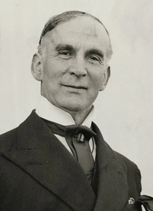 Portrait of Frank O. Salisbury (1874–1962) – memorial page