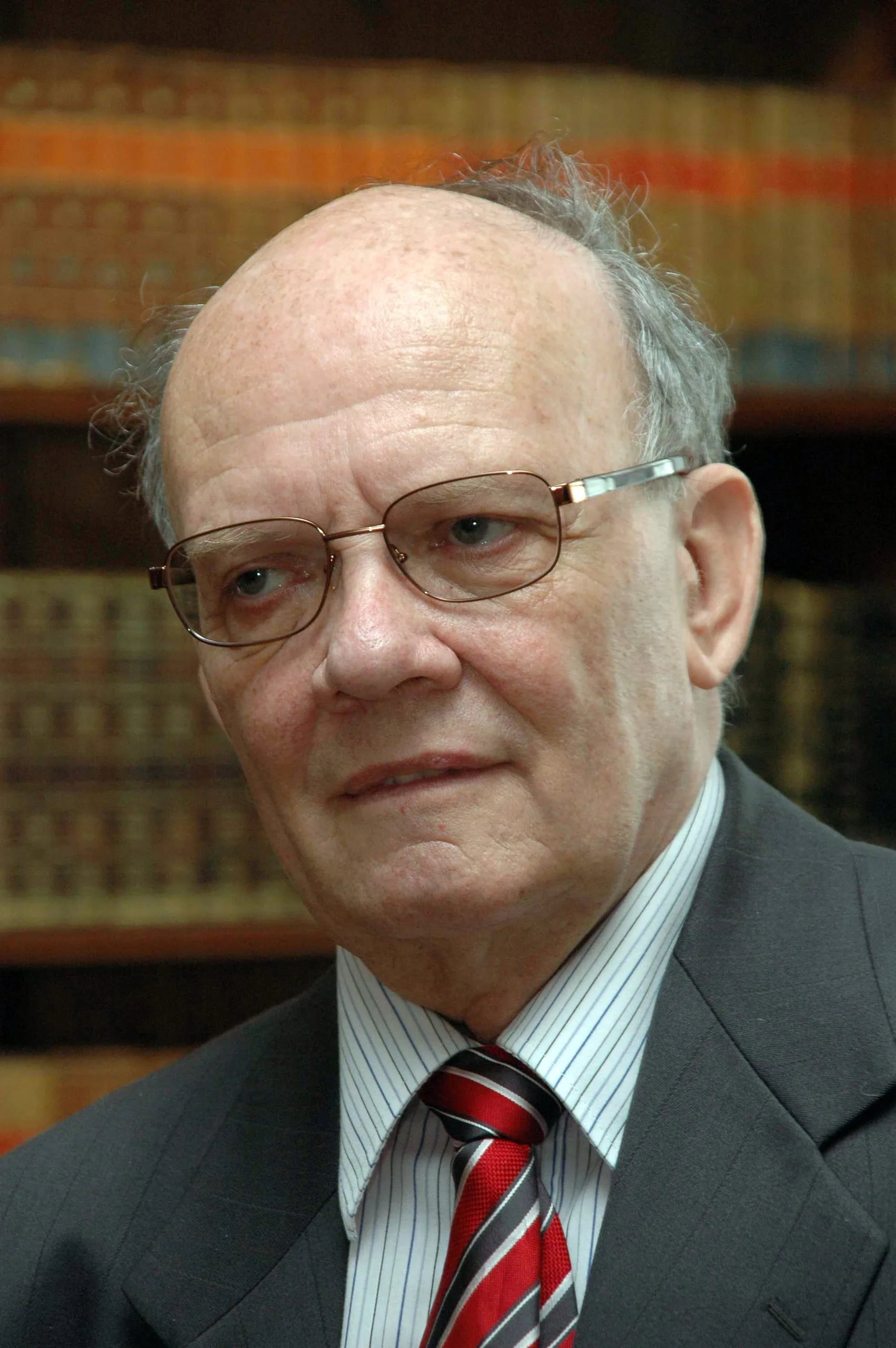 Porträt von János Szolcsányi (1938–2018) – Gedenkseite