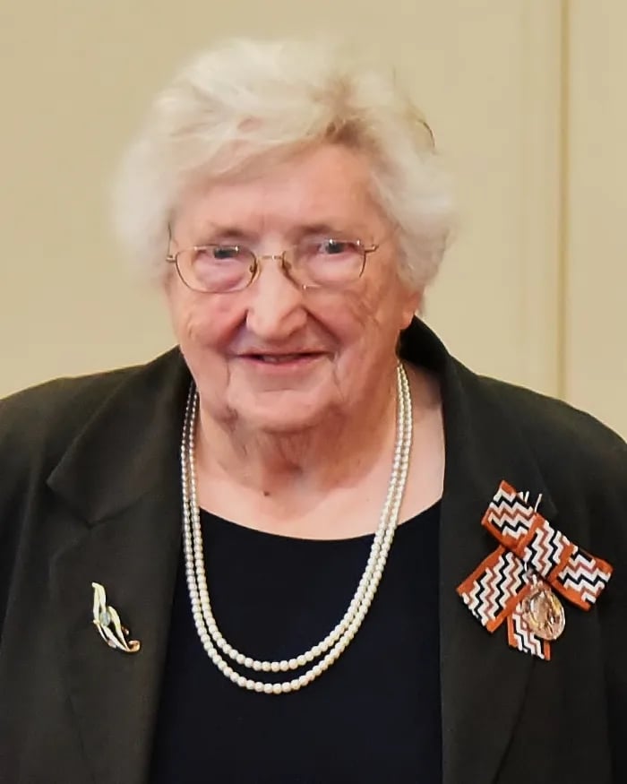 Portrait of Doreen Tucker (1931–2024) – memorial page