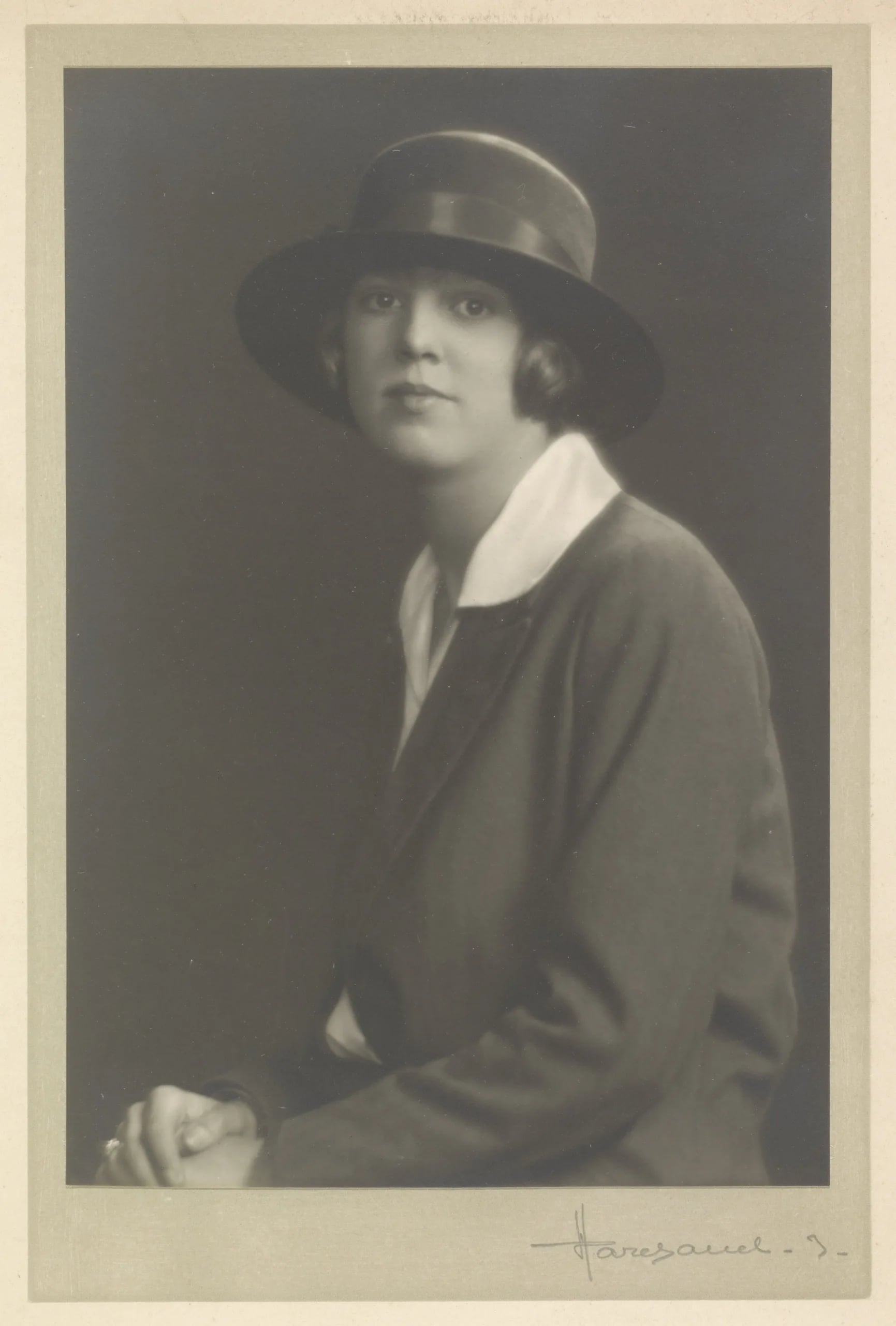Portrait of Germaine Adeline Brusse-Urtebise (1932–1997) – memorial page
