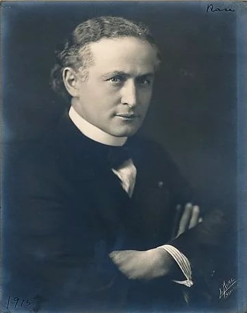 Portrait of Harry Houdini (1874–1926) – memorial page