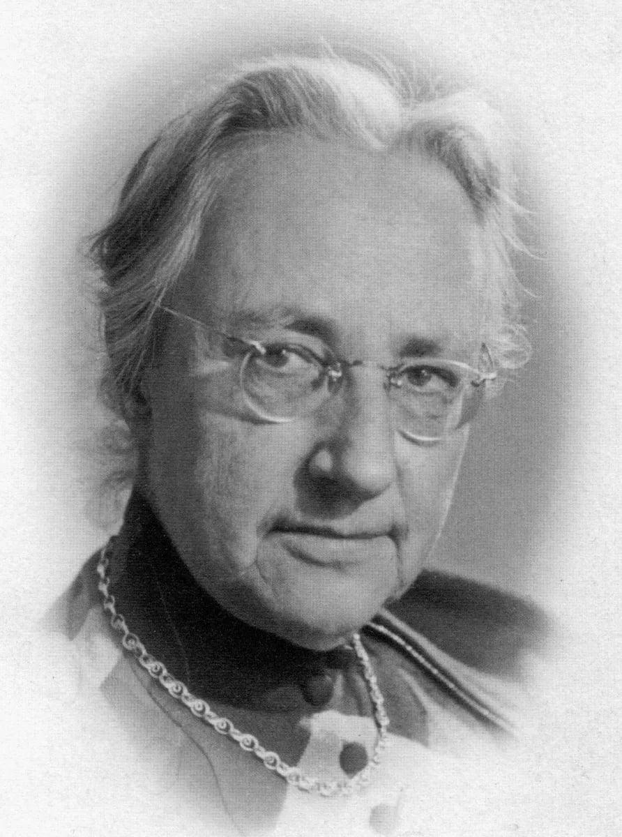 Portrait of Elisabeth Schmitz (1893–1977) – memorial page