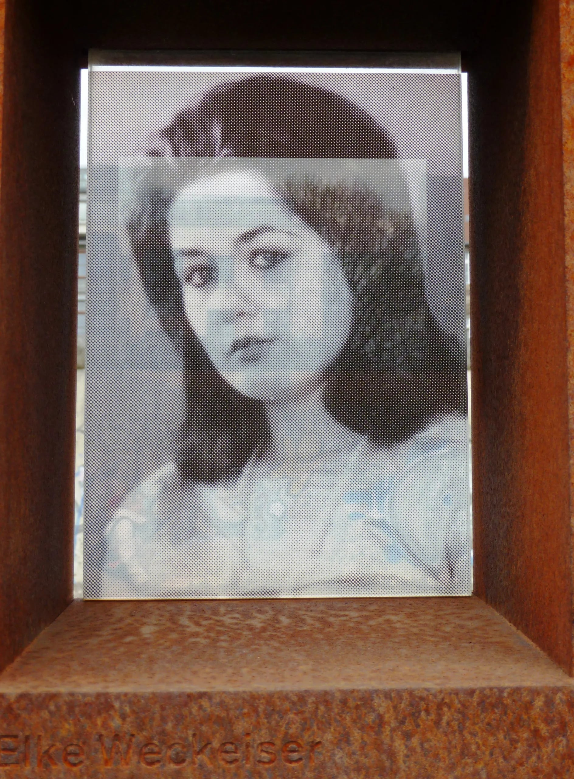 Porträt von Elke Weckeiser (1945–1968) – Gedenkseite
