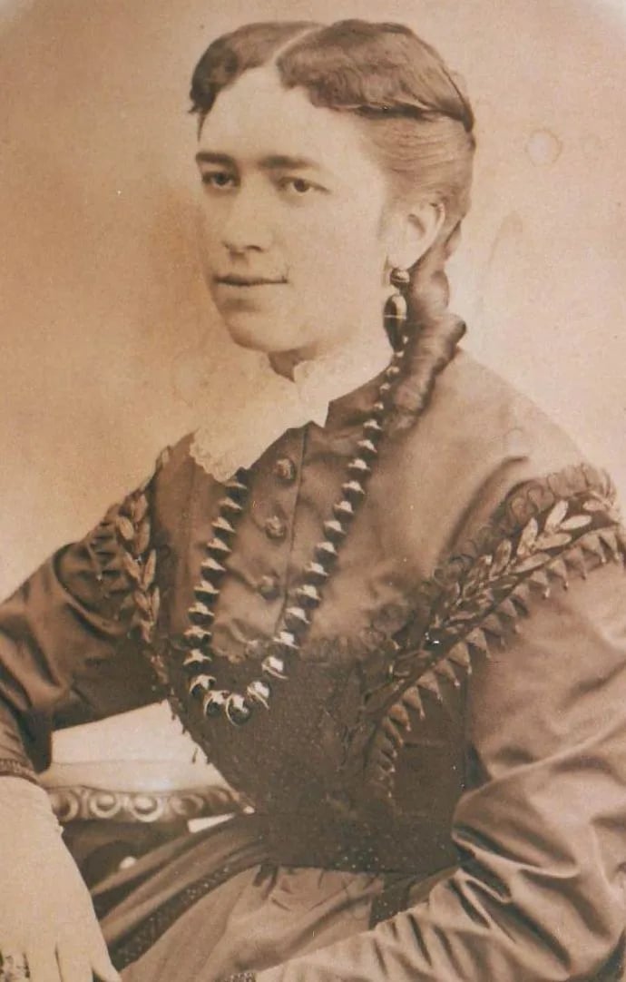 Portrait of Elvine de La Tour (1841–1916) – memorial page