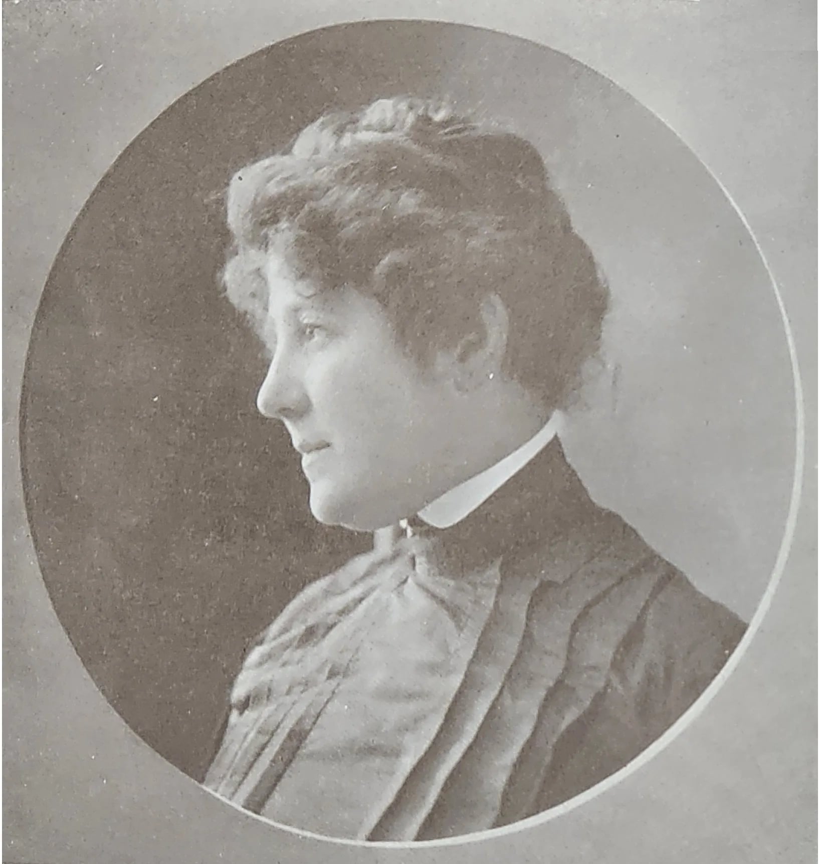 Porträt von Béláné Sásdy-Schack (1867–1941) – Gedenkseite