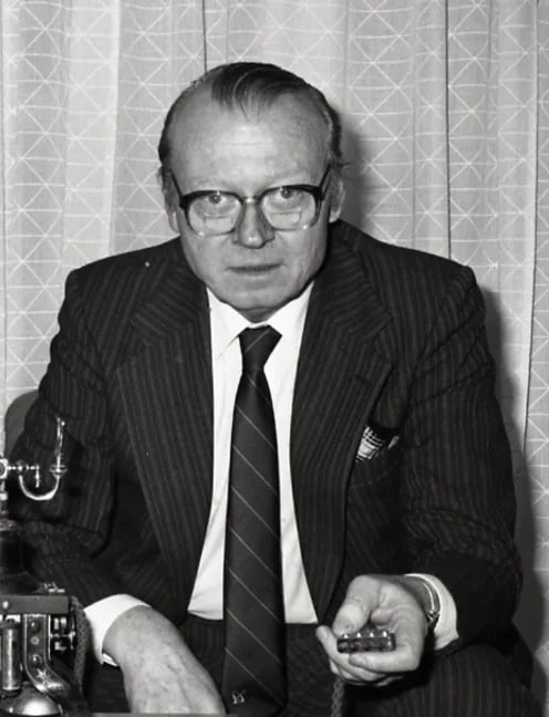 Portrait of Kjell Holler (1925–2000) – memorial page