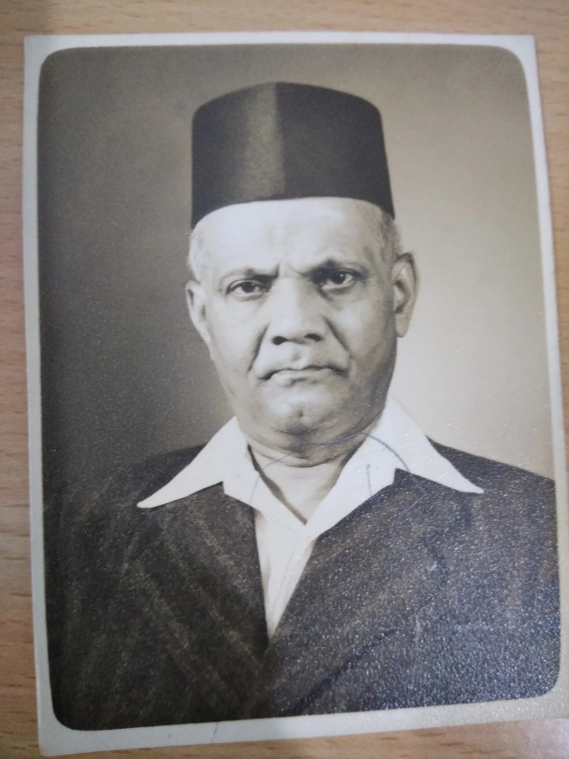 Portrait of Parashuram Krishna Gode (1891–1961) – memorial page