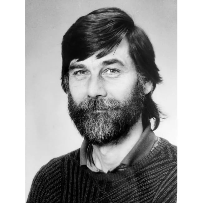 Portrait of Yevgeniy Medyeshi Hents (1951–2025) – memorial page