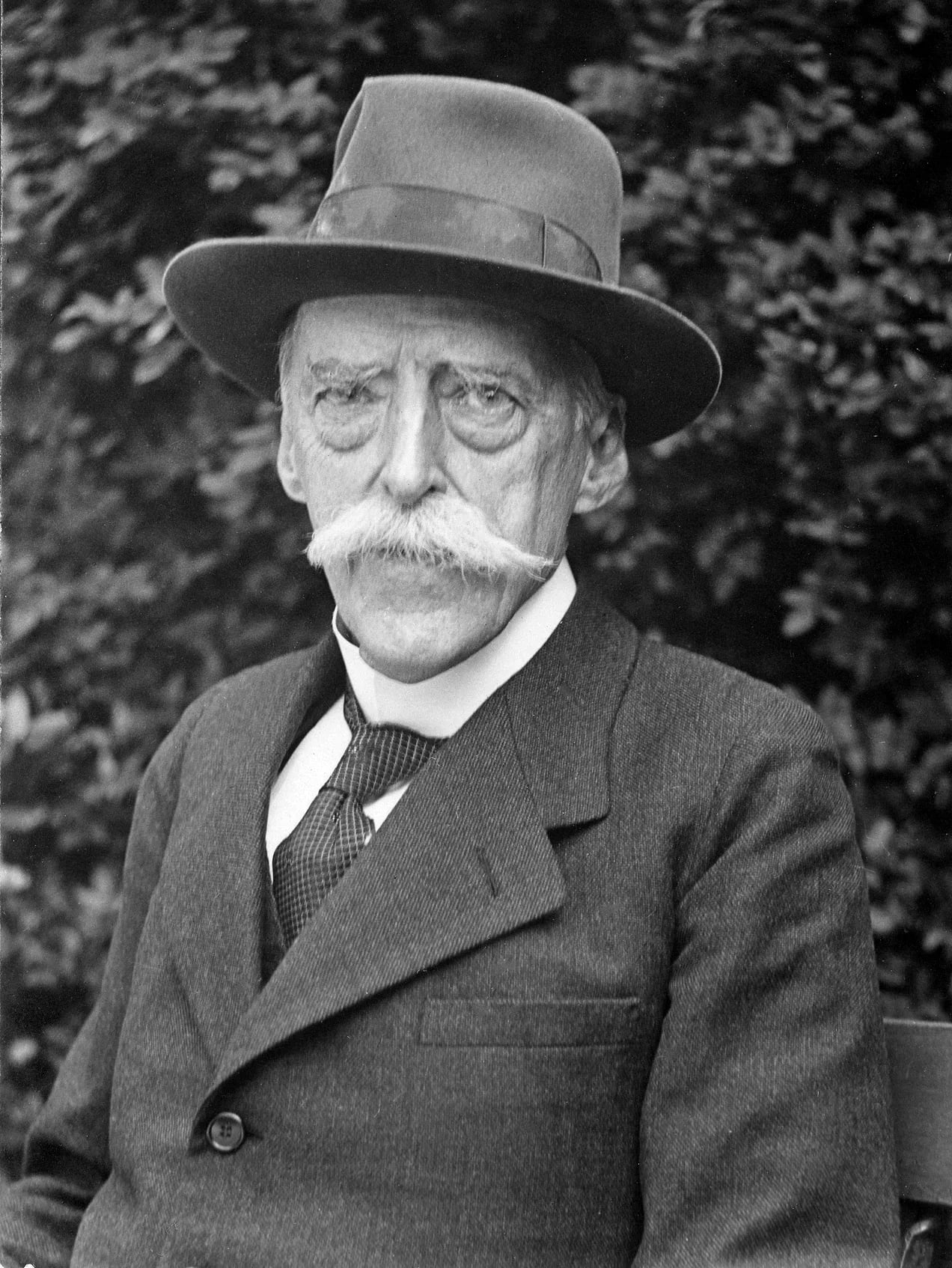 Portrait of Catharinus Henri Cornelis Ascanius van Sypesteyn (1857–1937) – memorial page