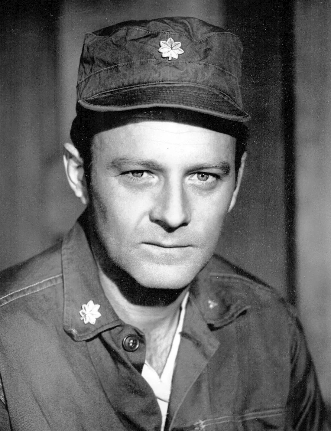 Porträt von Larry Linville (1939–2000) – Gedenkseite