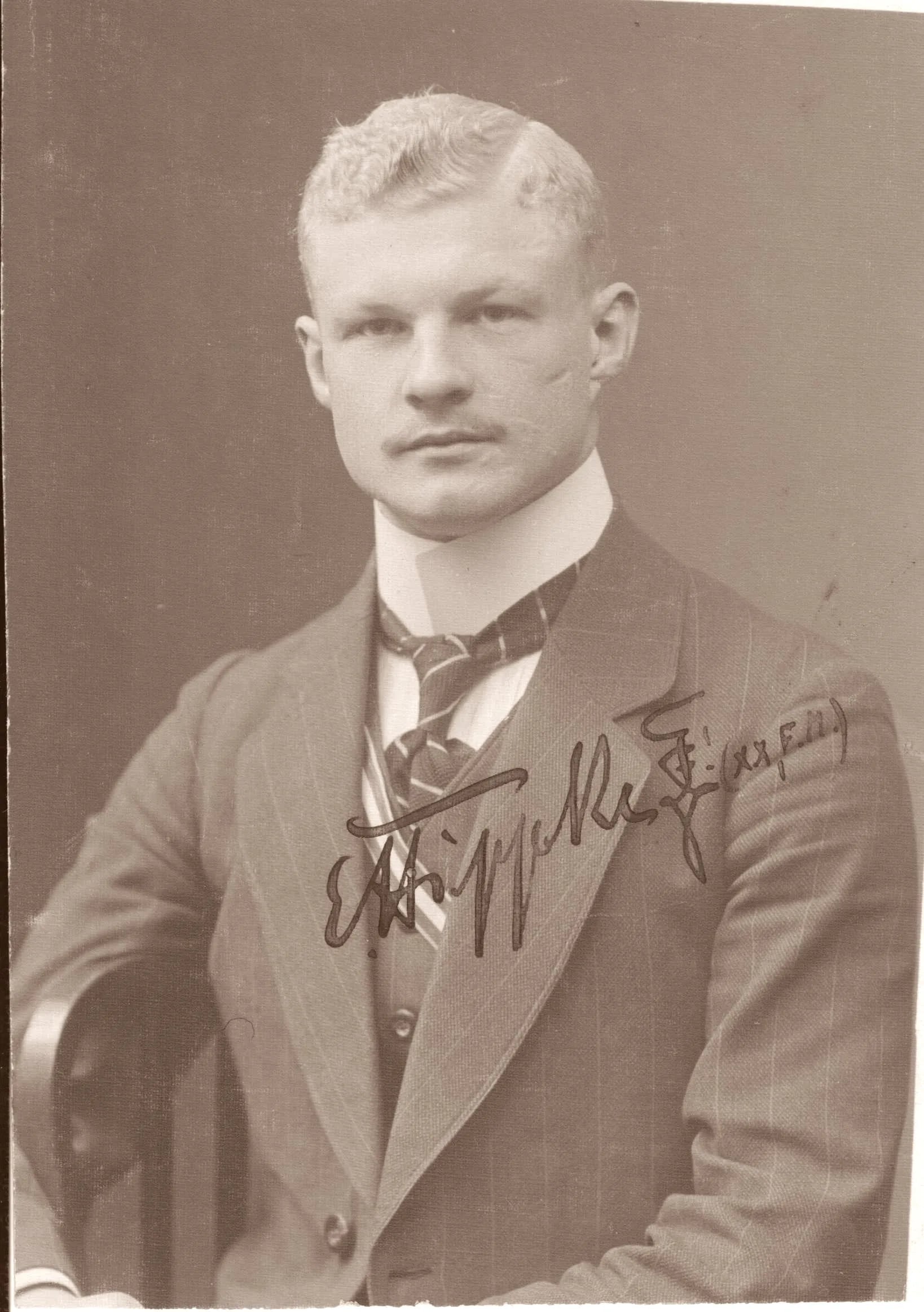 Portrait of Erich Hippke (1888–1969) – memorial page