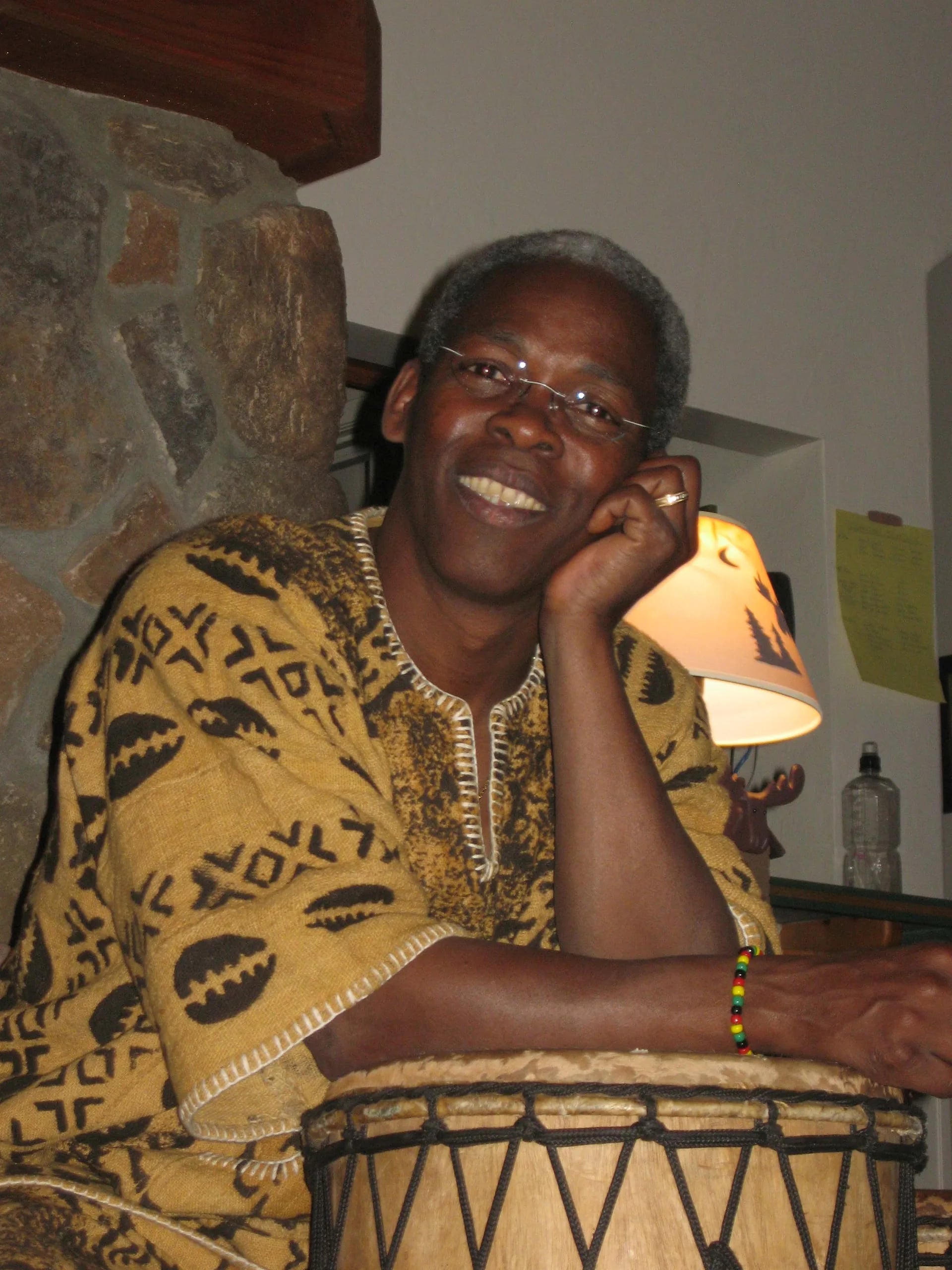 Porträt von Mamady Keïta (1950–2021) – Gedenkseite