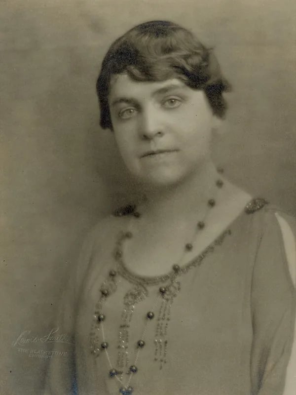 Portrait of Nellie Walker (1874–1973) – memorial page