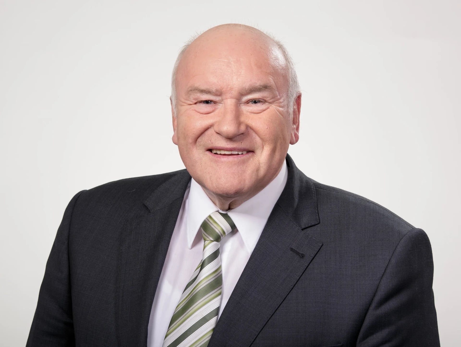 Porträt von Ernst Hinsken (1943–2020) – Gedenkseite