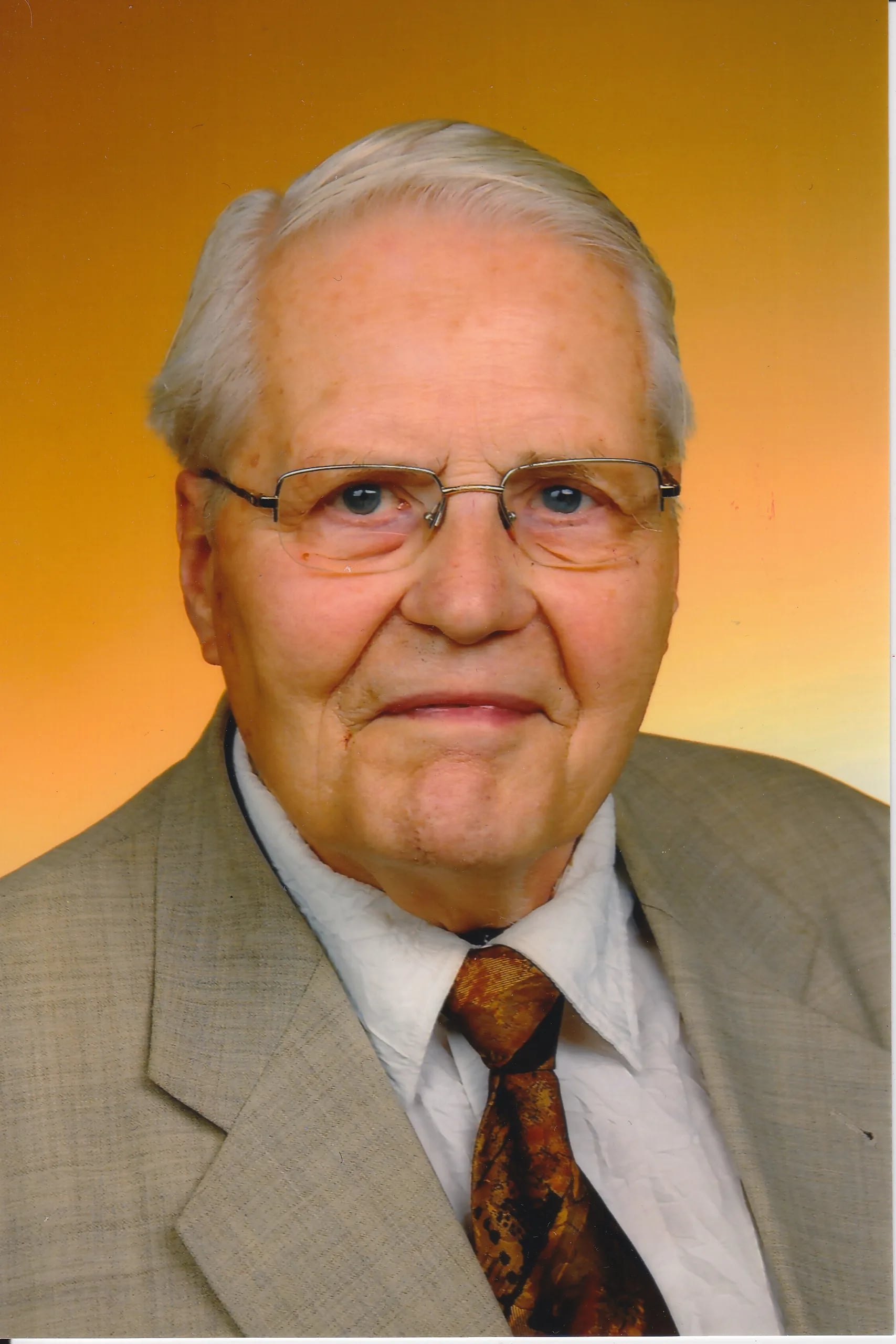 Portrait of Ernst Schmitz (1928–2021) – memorial page