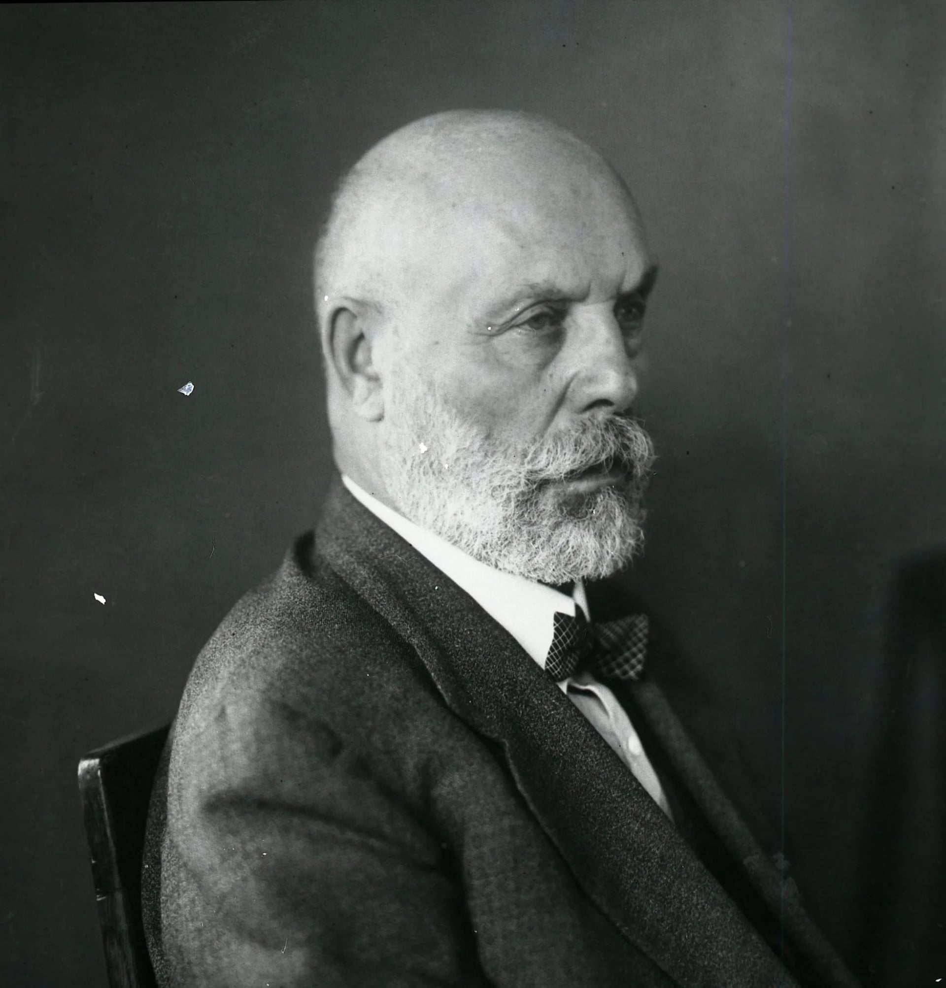 Portrait of Menachem Ussishkin (1863–1941) – memorial page