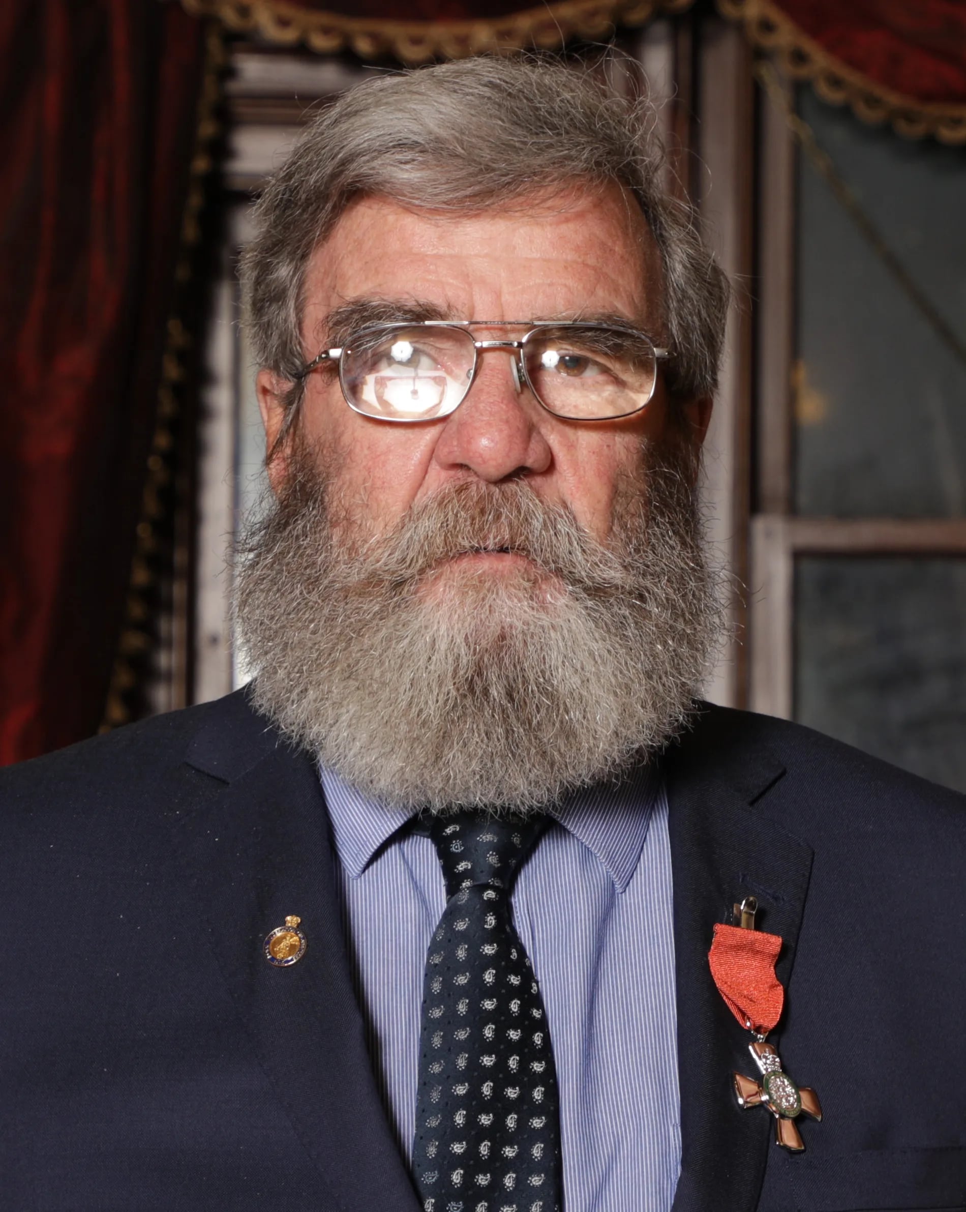 Portrait of Tom O'Connor (1944–2025) – memorial page
