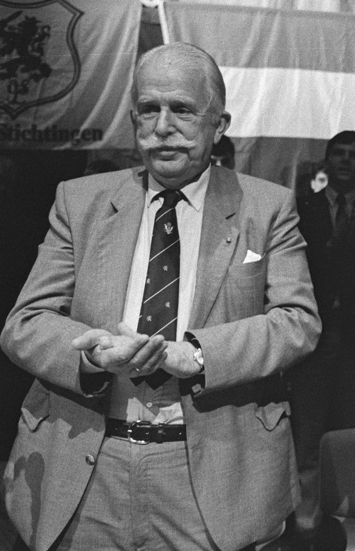Portrait of Guus van Hemert tot Dingshof (1915–1994) – memorial page