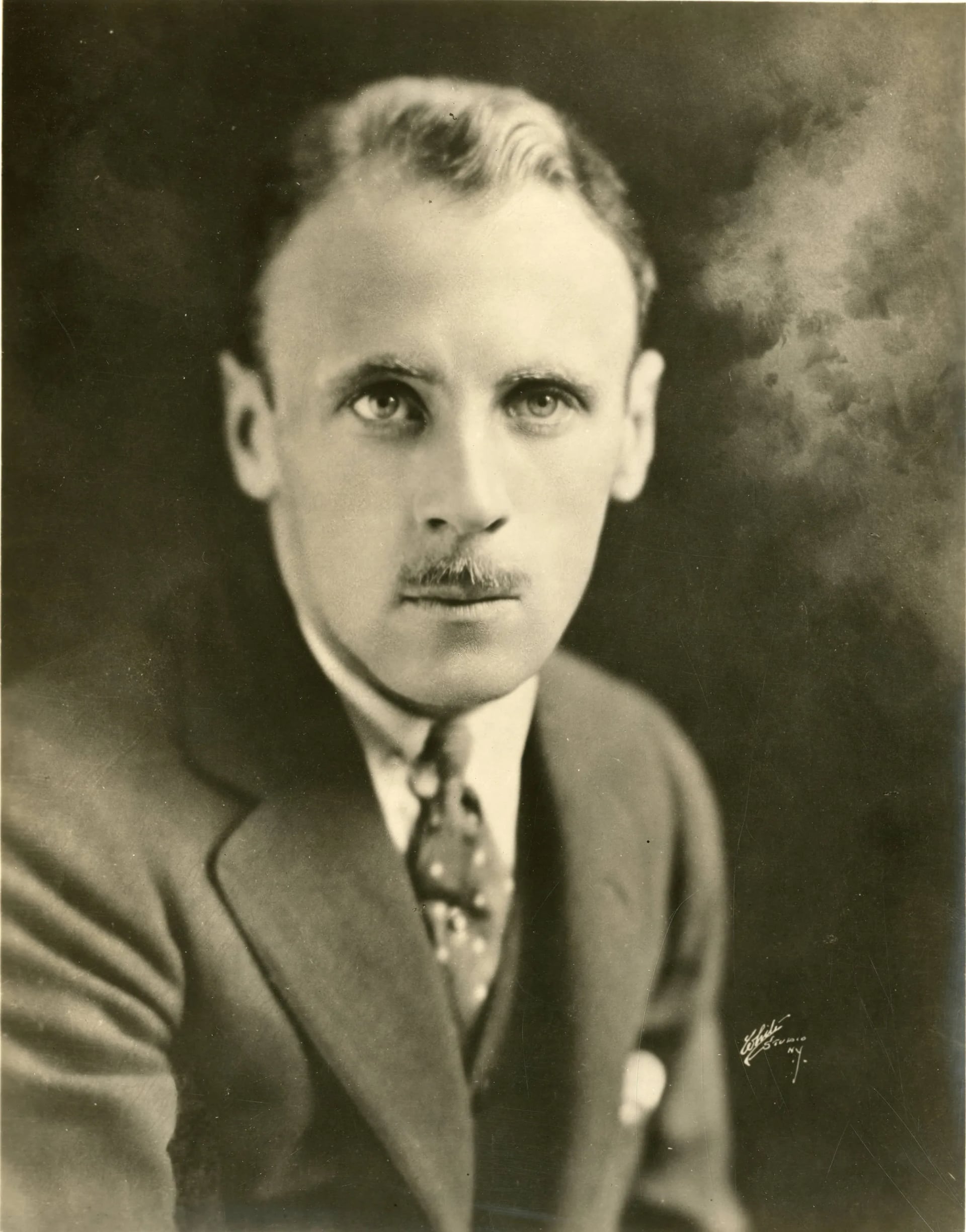 Portrait of Roland Young (1887–1953) – memorial page