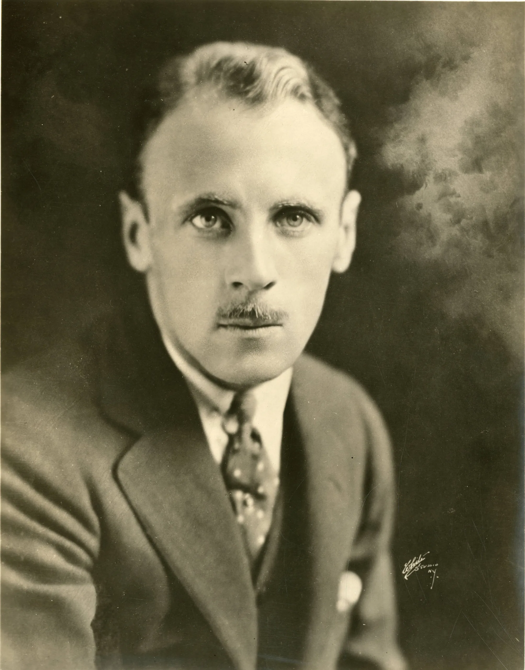 Porträt von Roland Young (1887–1953) – Gedenkseite