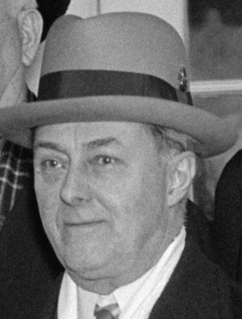 Portrait of Eugene B. Crowe (1878–1970) – memorial page