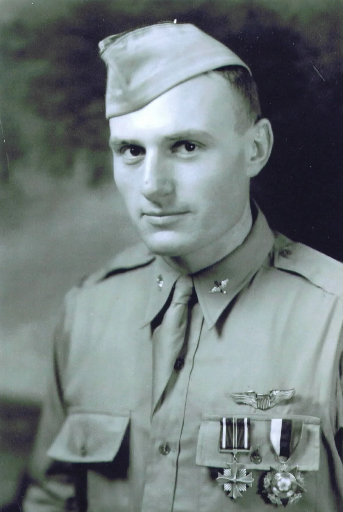 Portrait of Donald G. Smith (aviator) (1918–1942) – memorial page