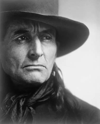 Portrait of Grey Owl (1888–1938) – memorial page