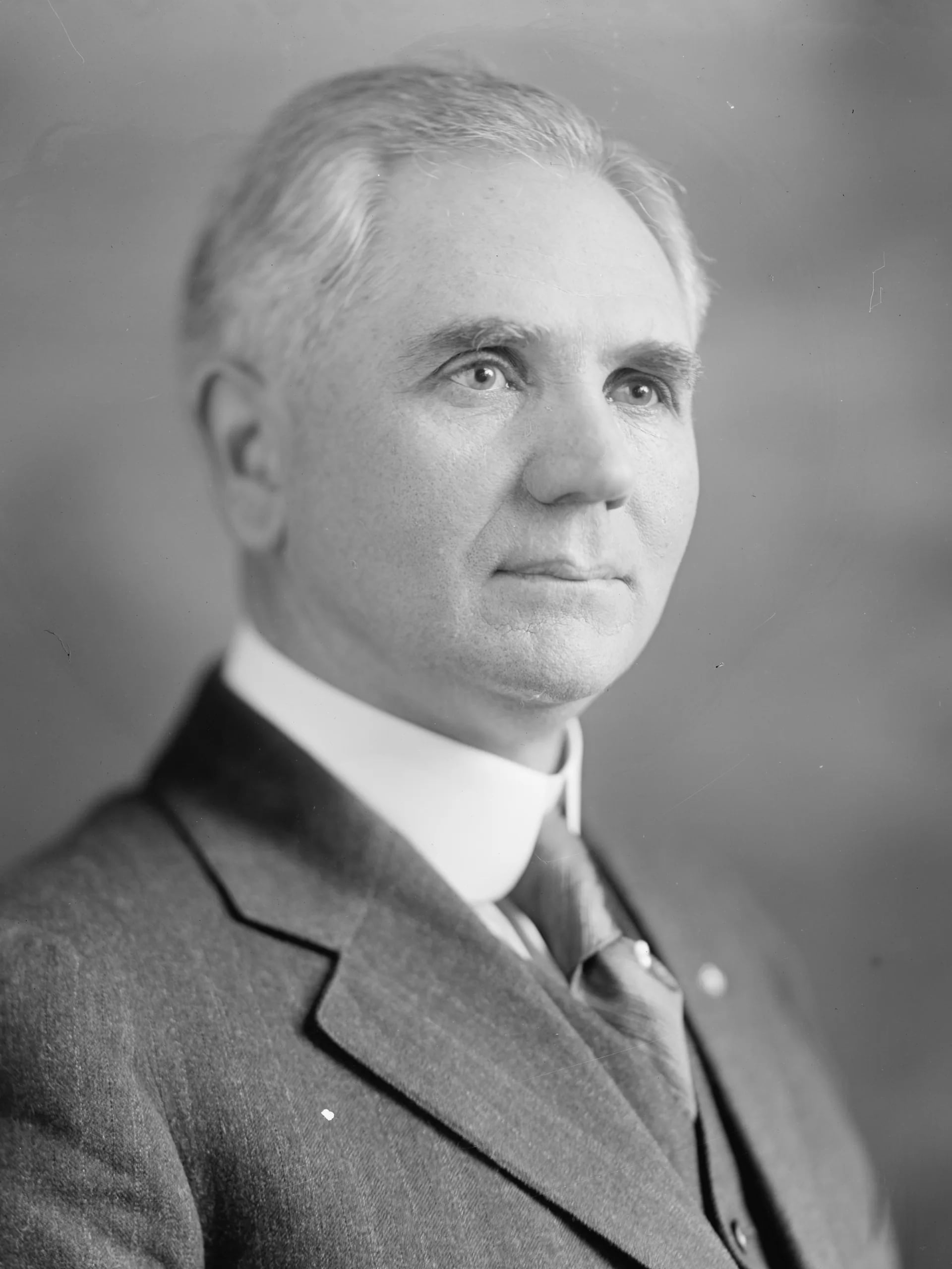 Portrait of Ewin L. Davis (1876–1949) – memorial page