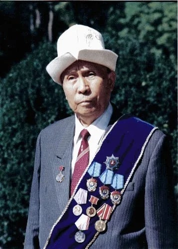 Porträt von Sopubek Begalijew (1931–2002) – Gedenkseite