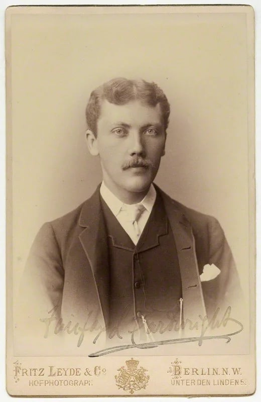 Porträt von Fairfax Cartwright (1857–1928) – Gedenkseite