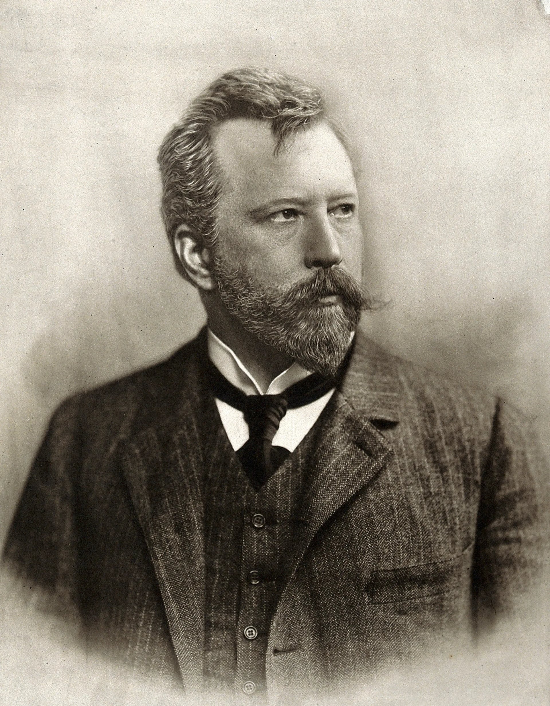 Portrait of Otto Hildebrand (1858–1927) – memorial page
