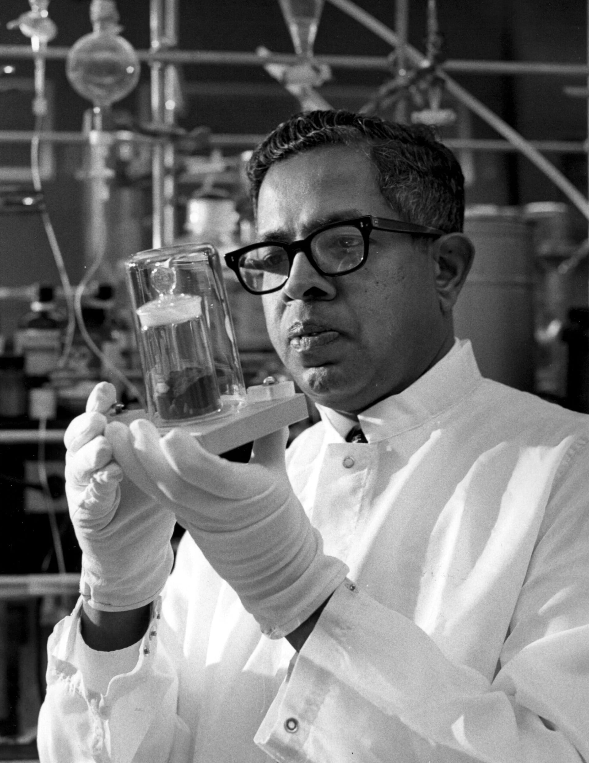 Portrait of Cyril Ponnamperuma (1923–1994) – memorial page