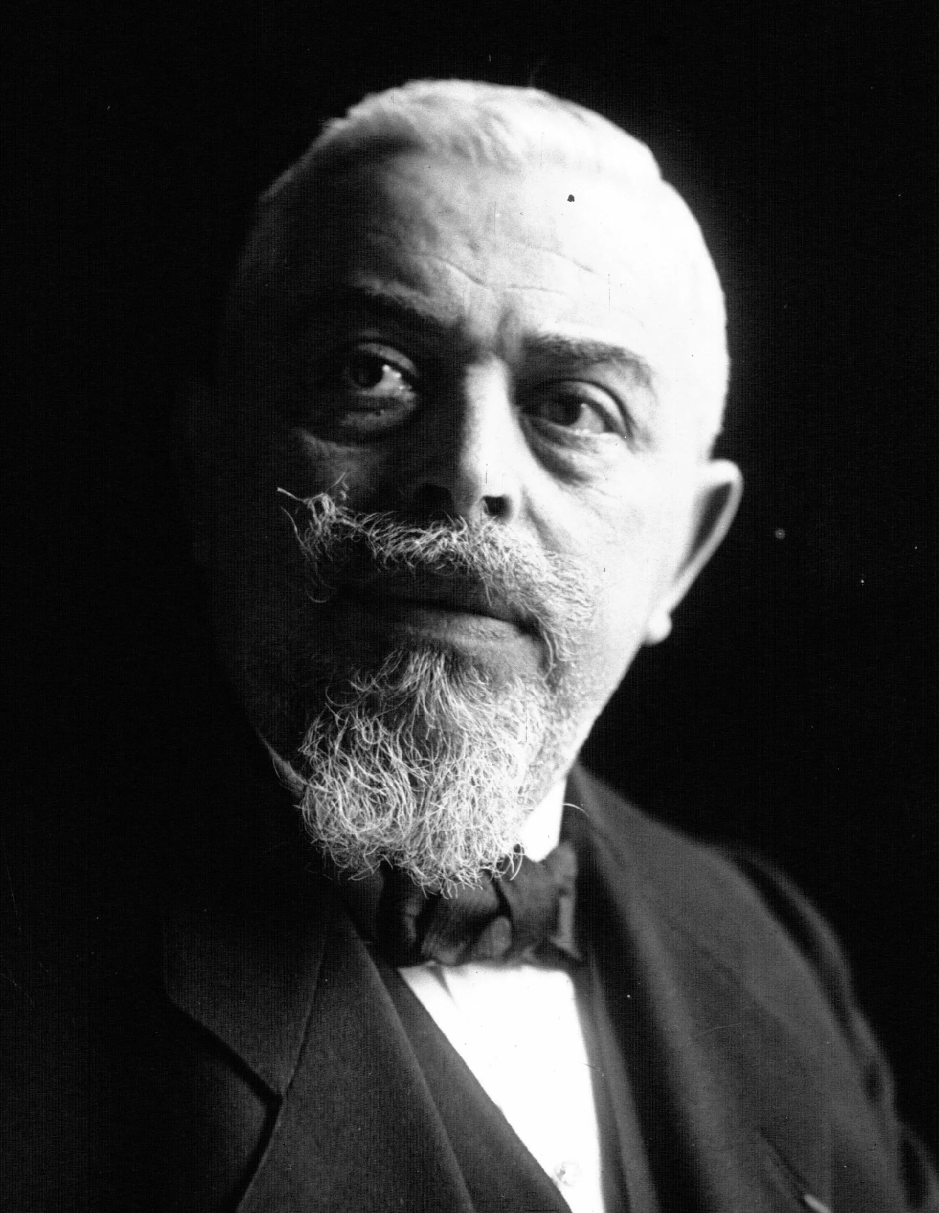 Portrait of Fernand Crémieux (1857–1928) – memorial page
