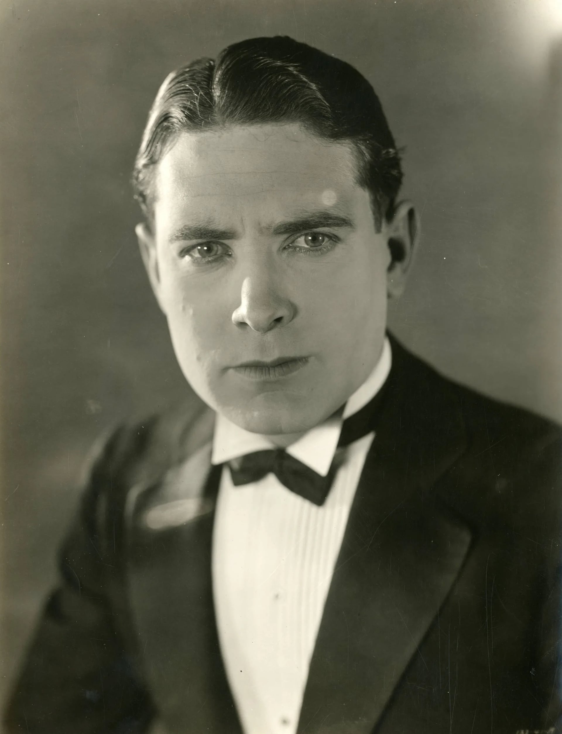 Porträt von Lloyd Hughes (1897–1958) – Gedenkseite