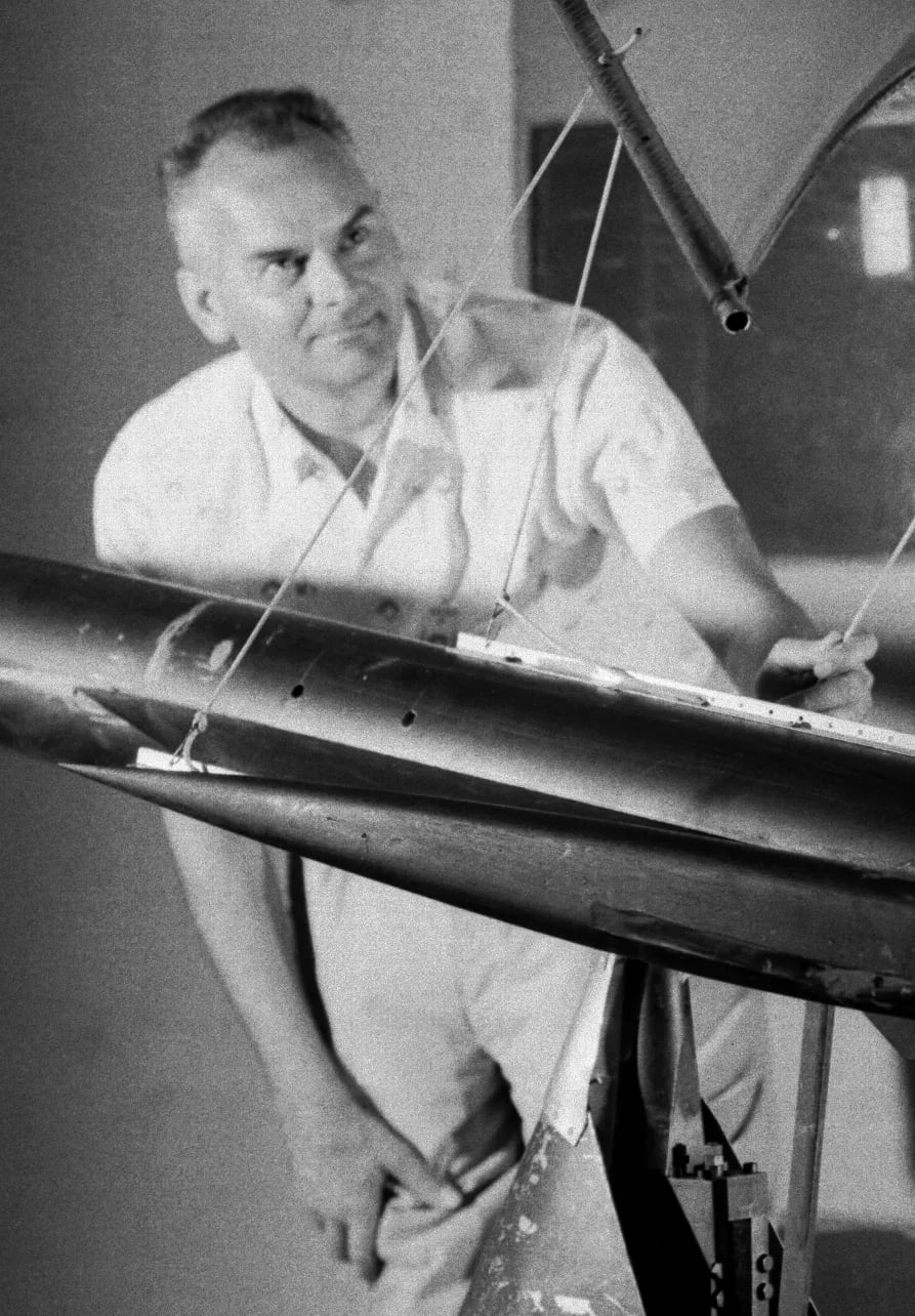 Porträt von Francis Rogallo (1912–2009) – Gedenkseite