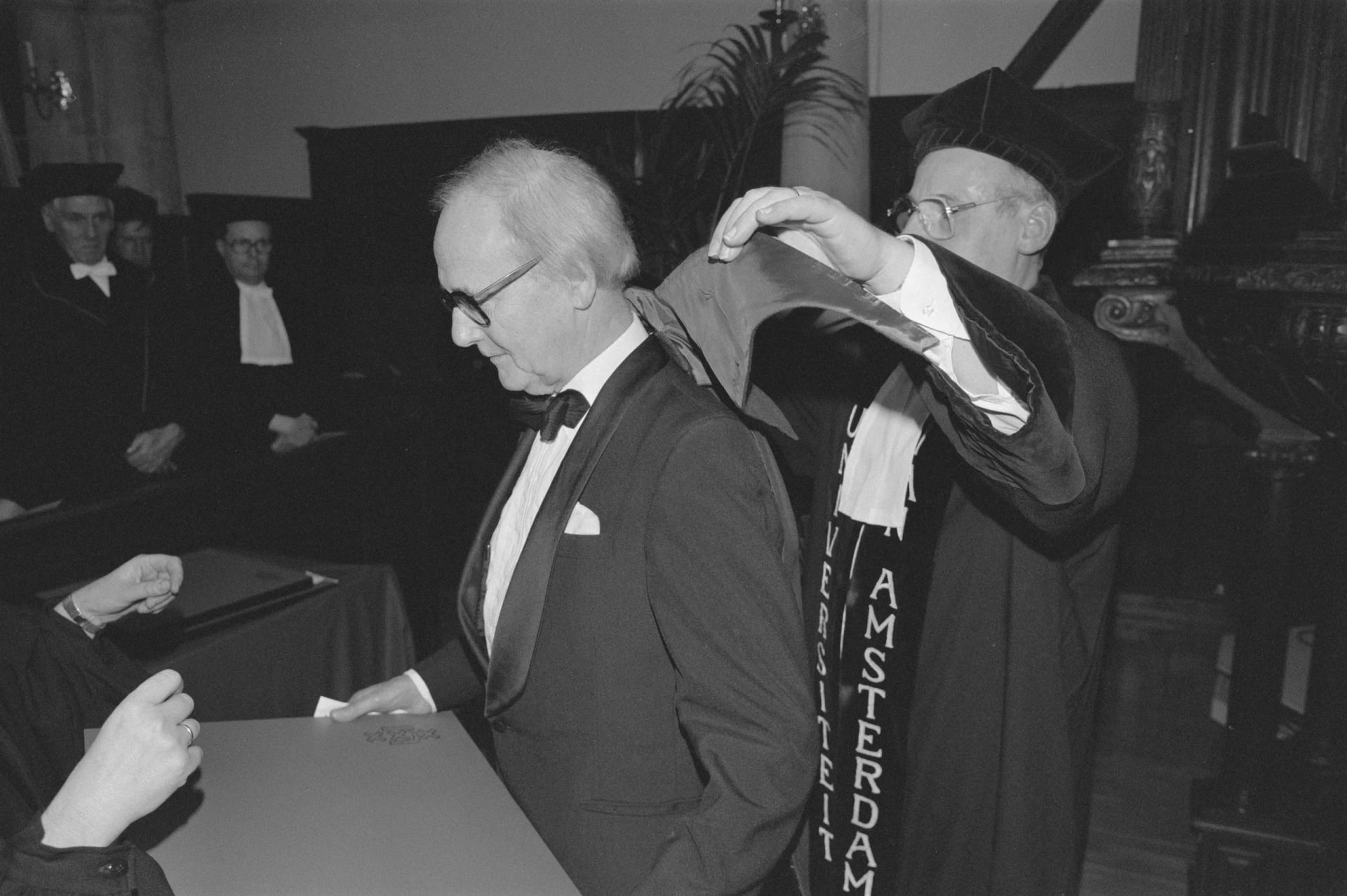Porträt von Frank Kermode (1919–2010) – Gedenkseite