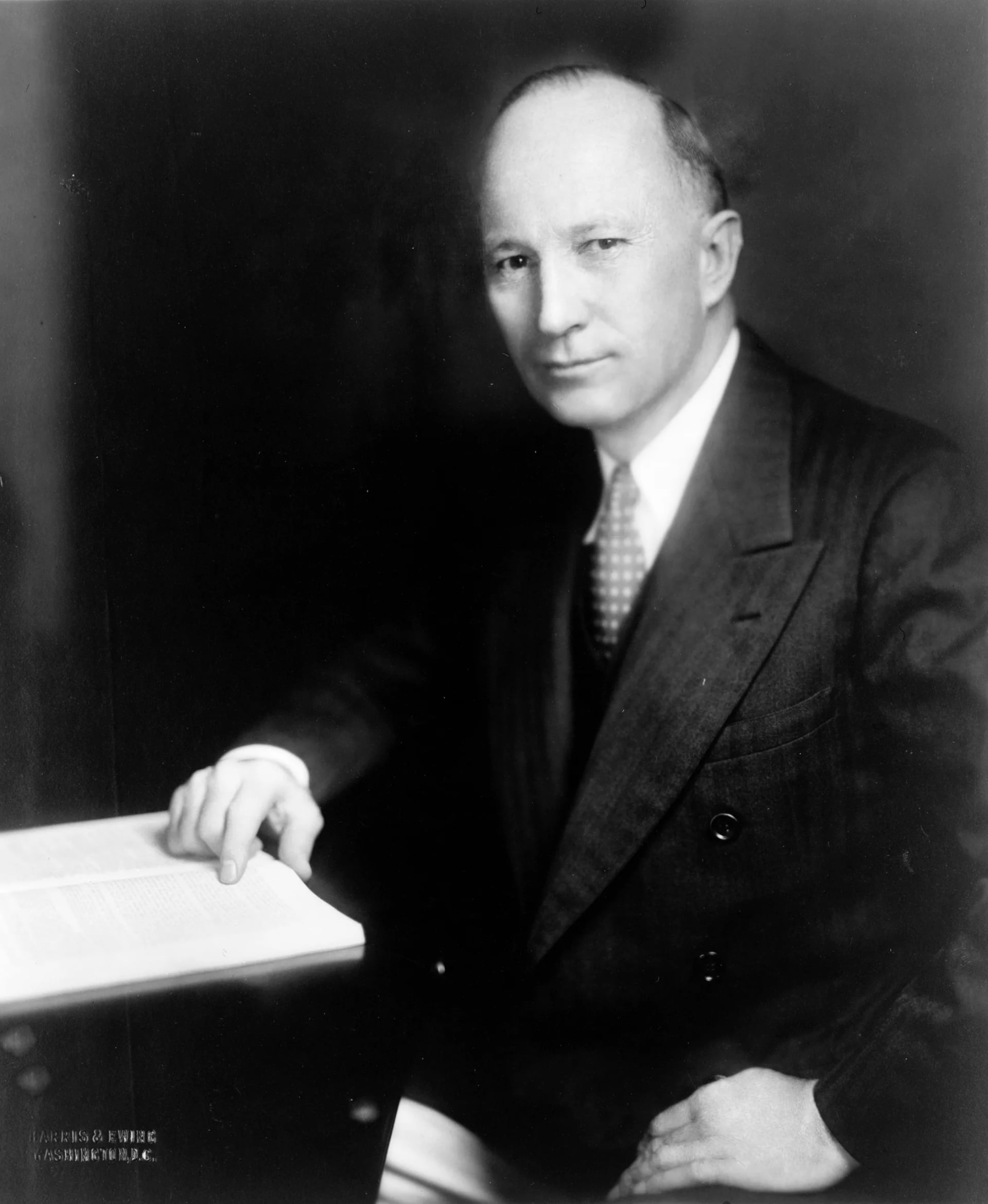 Portrait of Fred L. Crawford (1888–1957) – memorial page