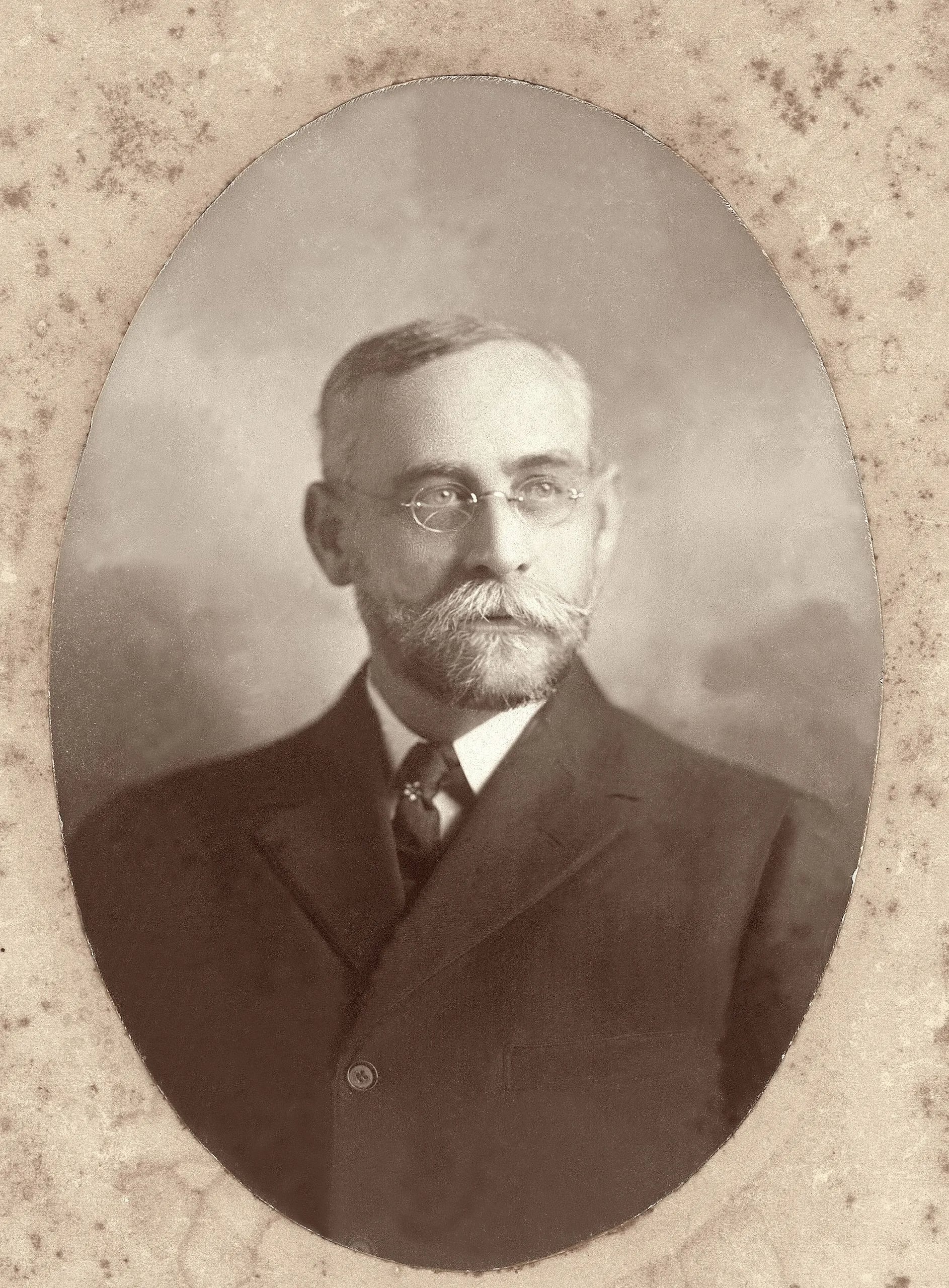 Portrait of Frederick J. Bliss (1859–1937) – memorial page