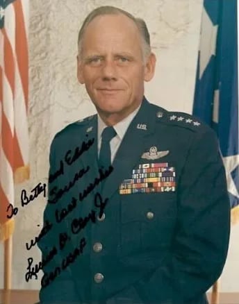 Porträt von Lucius D. Clay Jr. (1919–1994) – Gedenkseite