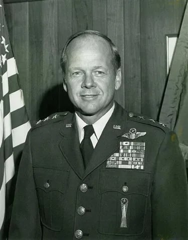 Portrait of Lloyd R. Leavitt, Jr. (1928–2016) – memorial page