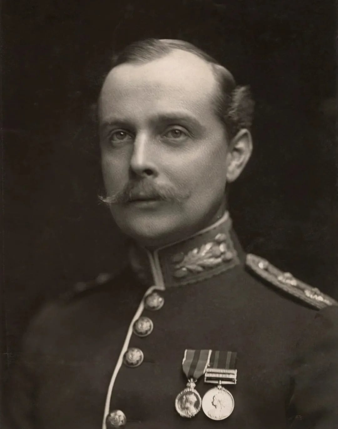 Porträt von George Cornwallis-West (1874–1951) – Gedenkseite