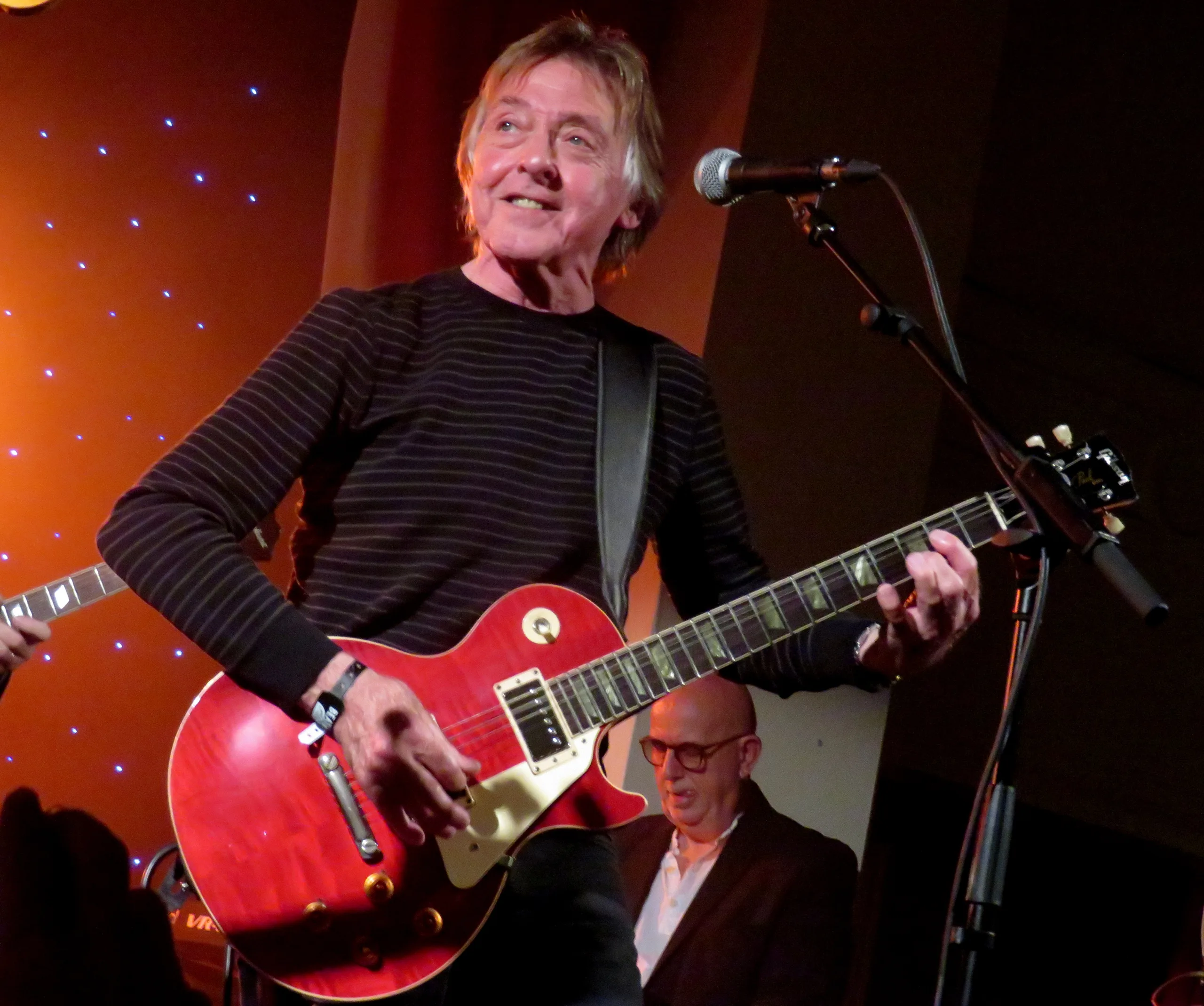 Porträt von Joey Molland (1947–2025) – Gedenkseite