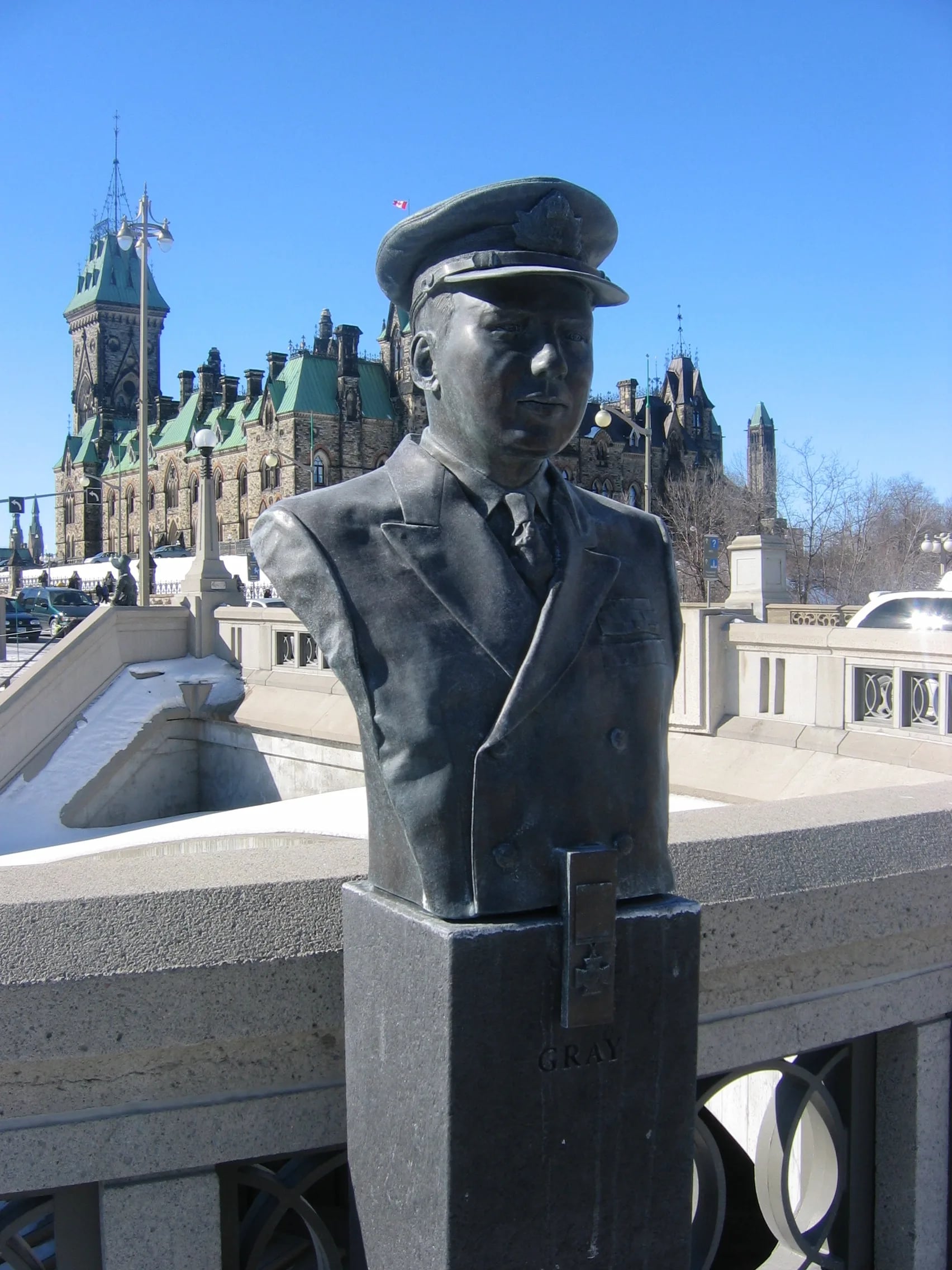 Portrait of Robert Hampton Gray (1917–1945) – memorial page