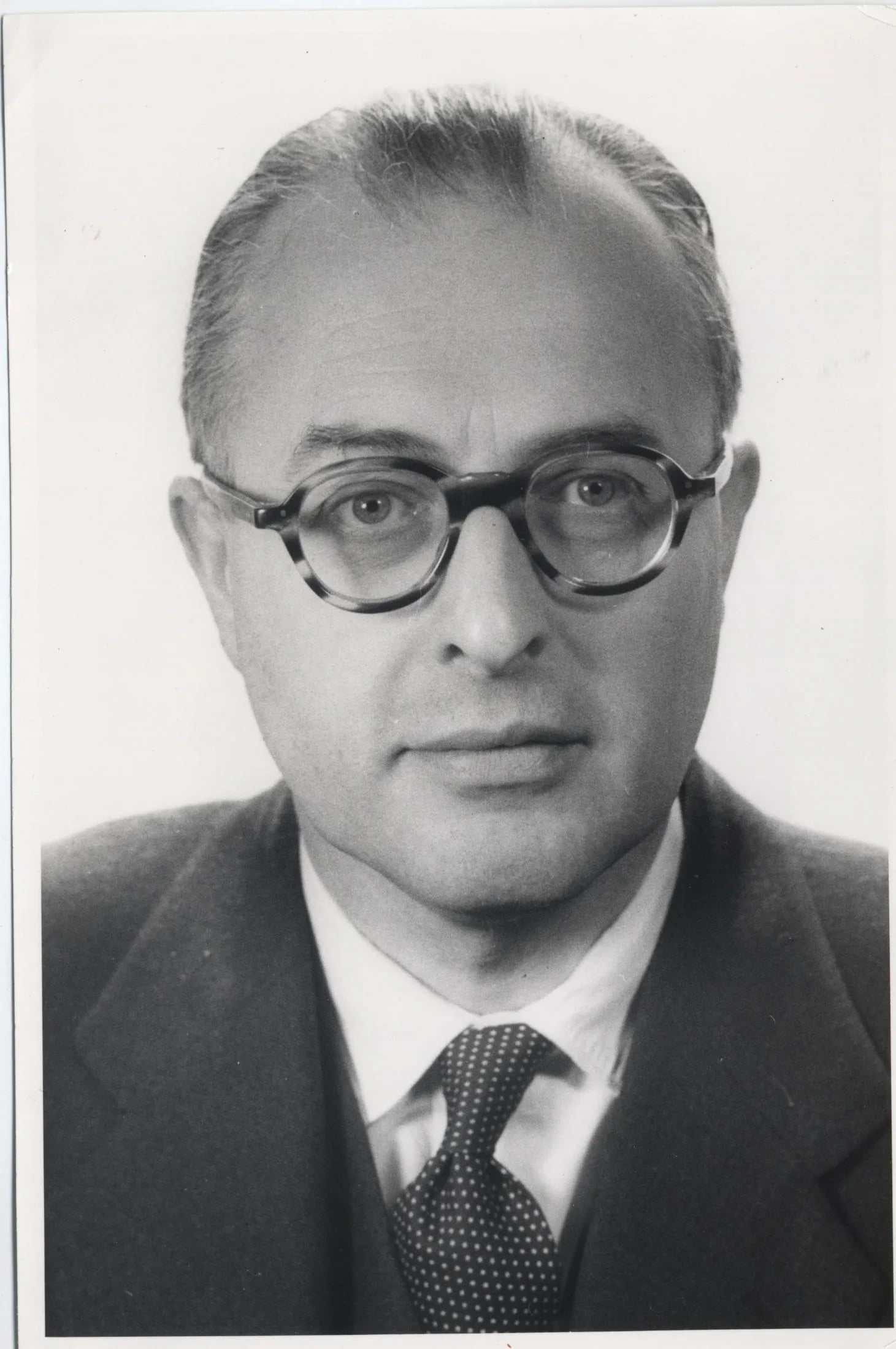 Portrait of Geoffrey Dummer (1909–2002) – memorial page